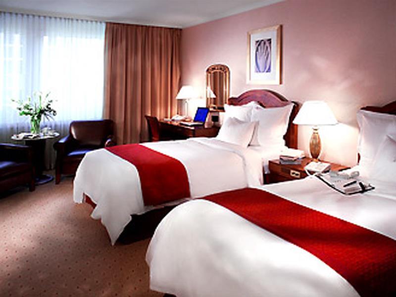 Renaissance Zurich Hotel Opfikon-Glattbrugg Экстерьер фото